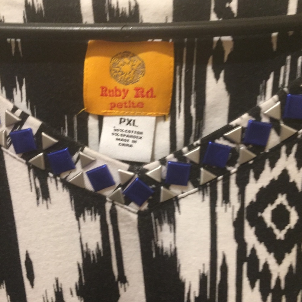 Women's lovely top, NWOT - Picture 3 of 7